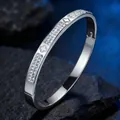 Bracciale rigido minimalista in acciaio inox argento con cristalli e motivi a quadrifoglio. - 32A-8 Stile Zirconia a Forma di Quadrifoglio in Acciaio