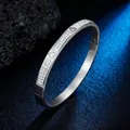 Elegante bracciale rigido in acciaio argento con strass scintillanti e motivo a cuori - 32A-5 Stile Zirconia a Forma di Cuore in Acciaio
