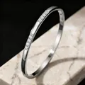 Elegante bracciale rigido in acciaio inossidabile argento con accenti di diamanti - Bracciale con Castone Tono Argento (33-B-8)