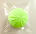 Juguete antiestrés de bollo simulado verde suave en un envase de plástico transparente - Bollo Grande (Empaquetado en bolsa OPP) / Verde