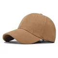 Dettaglio di un cappello da baseball in camoscio marrone con tessuto spesso - Regolabile / Cachi