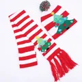 Conjunto navideño de gorro y bufanda de punto a rayas con luces LED y diseño árbol - Combinación 1