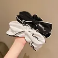 Lindas diademas con lazo en blanco y negro con bordado love para lavar la cara - Amor Fino Blanco