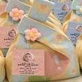 Charming floral knitted mini gift bag for baby 100 days party souvenirs and favors - 16x28cm / Yellow-Blue Spliced Floral (With Pink Flower/Tag)