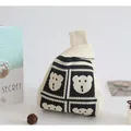 Minimalist cream and black knitted wrist bag featuring a cute repeating bear pattern - 16x28cm / Beige-Black Jacquard Four-Face Bear