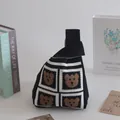 Chic small knitted wrist bag featuring cute brown bear patterns and a stylish knotted handle - 16x28cm / Black-Khaki Jacquard Four-Face Bear