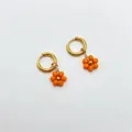 Boucles d'oreilles créoles fleurs orange faites main en acier inoxydable plaqué or. - Orange Uni