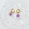 Boucles d'oreilles créoles en acier doré avec pampilles fleurs en cristal violet - Violet