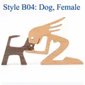 Handgemaakte houten sculptuur van een vrouw en hond, creatieve decoratie in Noorse stijl - Knielende Vrouw en Hond (B04)