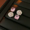 Rosa Zirkon Kamelien-Ohrstecker mit quadratischem Edelstein und Silberfinish - Rosa Zirkonia Kamelienblüten-Ohrstecker (10#) / Silbernadel / Silber/Rosa