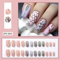 Detailansicht von 24 rosa und lila Kunstnägeln mit Goldmustern und Weizenähren-Design. - Goldener gewebter Weizen-Textur-Stil (DFX-0001)