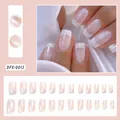 Detailansicht und 24er-Set rosa perlmuttfarbene französische Kunstnägel zum Aufkleben - Perlmuttglanz Rosa & Weiß French Stil (DFX-0013)