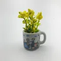 Miniature ceramic magnetic flower pot decorated with yellow artificial flowers for fridge - Cartoon Portrait Mug Style (T)
