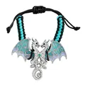 Vista macro detallada de una pulsera de dragón vintage con alas de esmalte azul - Pulsera (41 Azul 7735) / Plata Degradado Azul-Púrpura