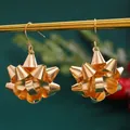Elegante festliche goldfarbene Ohrhänger im Geschenkschleifen-Design für Weihnachten - Gold Einzelne Blume