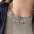 Vue détaillée d'un collier de perles de style coréen avec des pendentifs colorés - Style 50 (Chaîne à Billes Argent Gemme Multicolore) / Argent