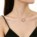 Élégant collier avec pendentif soleil et pierres étincelantes sur chaîne dorée pour femme - Pendentif Tournesol Pavé de Strass (WG0-1230)