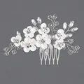 Pettine per capelli da sposa fatto a mano con fiori in argilla bianca e cristalli scintillanti - Pettine per Capelli Principessa Argento di Lusso (HS-J7244S)