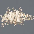Elegante pettine per capelli da sposa con fiori in argilla polimerica e perle finte - Pettine per Capelli Principessa Oro Lavoro Pesante (HS-J7448G)