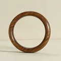 Brazalete de madera de sándalo natural con textura de grano único y estilo minimalista. - 62mm / Brazalete Guifei / 12mm / Sándalo verde de veta recta