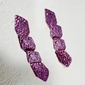 Vue détaillée de boucles d'oreilles pendantes géométriques violettes texturées style rétro - Géométrique Martelé à Quatre Couches Violet (28333-ear-pur-4-EP)