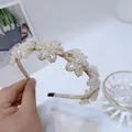 Serre-tête élégant fait main avec fleurs en cristal et perles pour coiffure de femme - Fleur de Cristal Éclatante