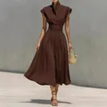 Elegantes braunes Midikleid mit Stehkragen und plissiertem Rock mit hoher Taille - Braun / 3XL