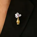 Exquisite gold-plated vase brooch featuring a delicate pink flower on a black lapel - Imitation Gold Brooch (17-11846) / Imitation Gold