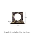Vintage houten sieradenstandaard met blauw rozenpatroon en een ronde uitsparing - Enkele Ronde Blauwe Roos Sieradenstandaard