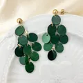 Elegante groene gelaagde schijfoorbellen met gouden knopjes voor luxe feestgelegenheden - Donkergroene ronde lovertjesstijl (TL-E1011-02-green)
