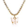 Elegante collana minimalista in strass dorati stile tennis con ciondolo a farfalla in resina bianca - Oro Bianco