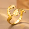 Bague câlin ajustable en or minimaliste avec deux mains s'embrassant en acier - Style Ouvert Câlin (BYK175)