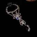 Vue détaillée du bracelet bague avec strass étincelants et motif floral central - 43# Bracelet