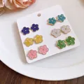 Set di 6 paia di orecchini a lobo a forma di fiore in smalto per uno stile dolce e fresco - Set da 12 Paia / Perno Argento - Forma Fiore Colorato