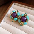 Vintage vergulde oorknopjes met paarse cabochon en turquoise stenen in een fluwelen doos - Zilveren naald / Retro cabochon paars zirconia stijl (47#)
