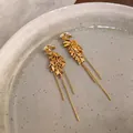 Elegante goldene Weizenähren-Quasten-Clip-Ohrringe mit schimmernden Zirkonia-Details - Clip-Ohrringe / Gold