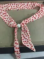Bufanda de cinta con lunares rojos y una perla decorativa elegante para mujer, chic - Estampado de lunares / Rojo