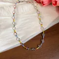 Vue détaillée d'un collier de perles colorées avec des perles transparentes et vives - Style Perles Rondes Multicolores (1# Collier)