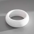 Bracciale rigido in acrilico bianco lucido con un design moderno ed essenziale - Bianco