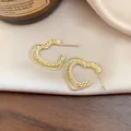 Eleganti orecchini a lobo a forma di cuore dorato con design testurizzato a doppio strato - Stile Cuore Doppio Strato / Oro