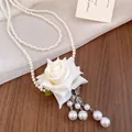 Collier élégant à double rangée de perles avec une rose en tissu blanc et glands - Collier Gland Fleur Perle Double Couche / Blanc