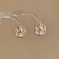Boucles d'oreilles fleur en zircon plaqué or avec incrustation rose sur support - Or-Rose