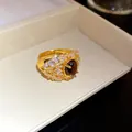 Anello vintage placcato oro 18K con pietra color granato e zirconi in stile di corte - Pietra Viola / Oro