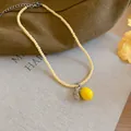 Dettaglio ravvicinato della collana di perline al limone con ciondolo foglia in zirconi - Collana (Argento) / Giallo