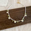 Collana di perline in cristallo bianco con fiori di margherita e ciondoli a foglia - Bianco Giallo
