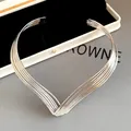 Girocollo in metallo ritorto multistrato color argento in stile lusso minimalista - Argento