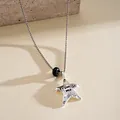 Gros plan d'un collier pendentif étoile argentée avec gravure 'Promise me' - Étoile (Obsidienne) / Argent