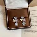Orecchini a lobo a fiore in smalto sfumato viola e bianco in una scatola regalo. - Blu Profondo (Perno in Argento)