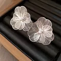 Élégantes boucles d'oreilles fleurs en filigrane argenté avec un accent de perle - Clip Argent Petit / Argent