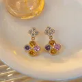Elegante vergoldete Blumen-Ohrstecker mit leuchtenden, bunten Zirkoniasteinen - Gold-Mehrfarbig